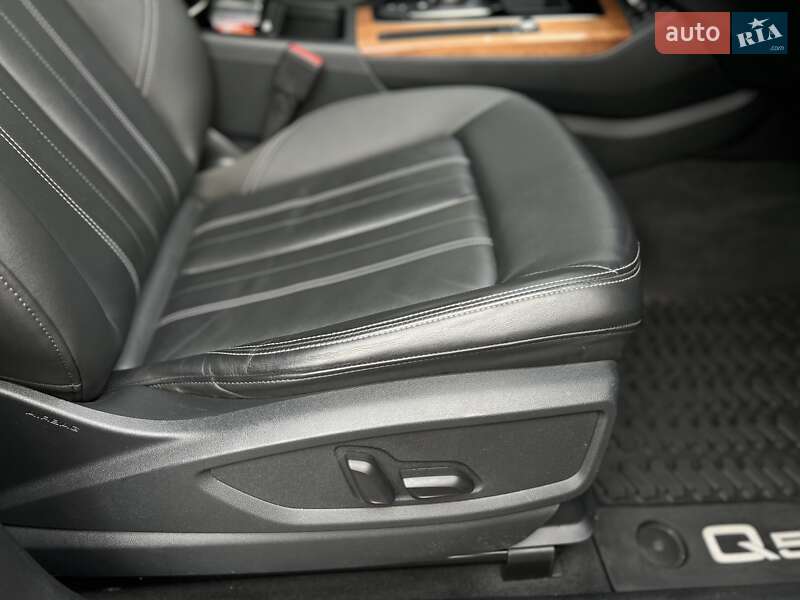 Позашляховик / Кросовер Audi Q5 2020 в Ужгороді