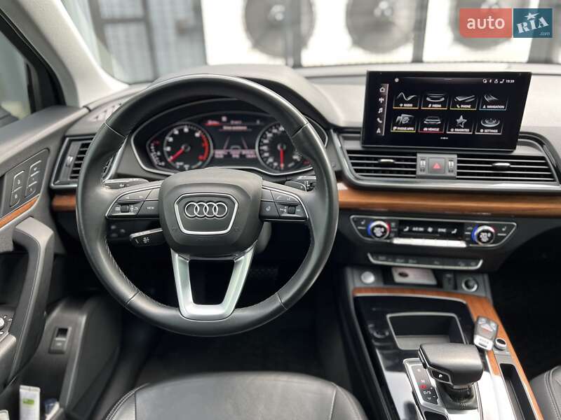 Позашляховик / Кросовер Audi Q5 2020 в Ужгороді