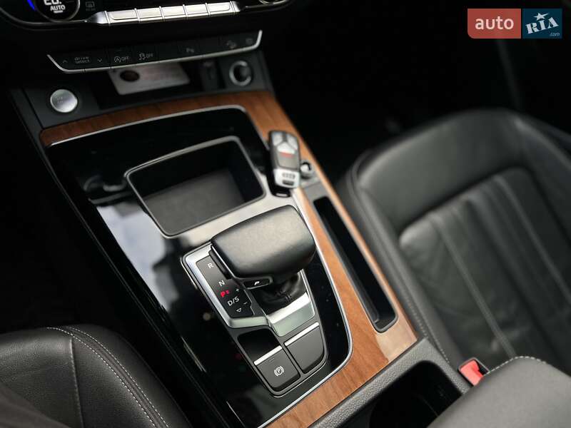 Позашляховик / Кросовер Audi Q5 2020 в Ужгороді