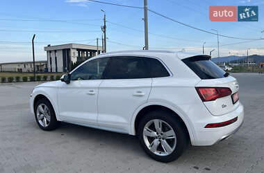 Внедорожник / Кроссовер Audi Q5 2017 в 