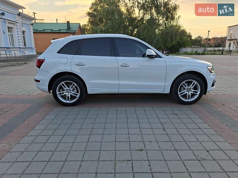 Позашляховик / Кросовер Audi Q5 2016 в Карлівці