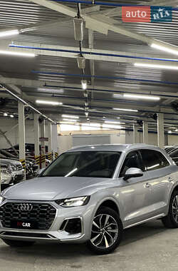 Внедорожник / Кроссовер Audi Q5 2022 в 