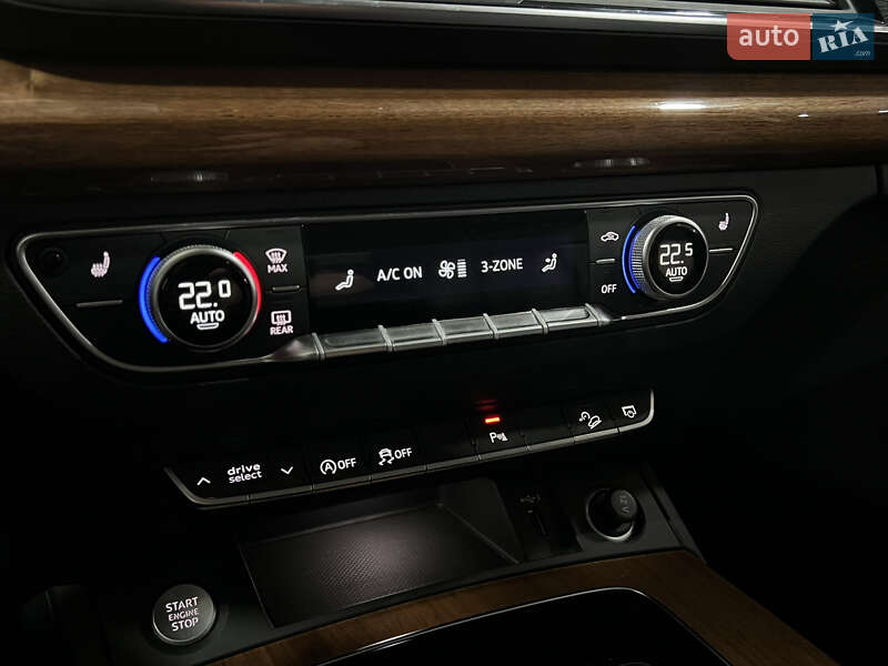 Внедорожник / Кроссовер Audi Q5 2022 в Одессе