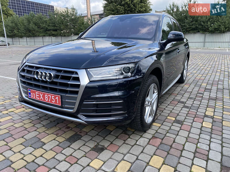 Внедорожник / Кроссовер Audi Q5 2018 в 