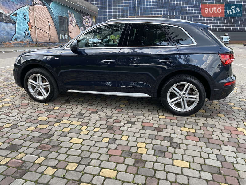 Позашляховик / Кросовер Audi Q5 2018 в Луцьку