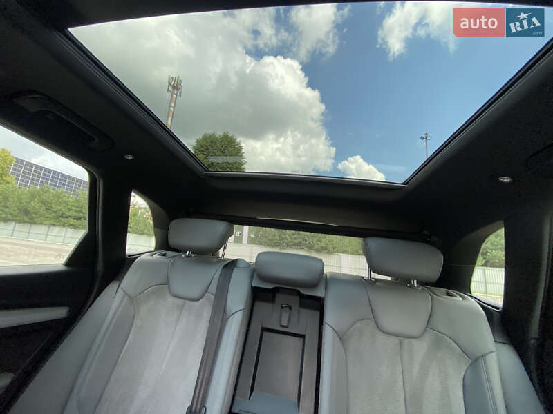 Позашляховик / Кросовер Audi Q5 2018 в Луцьку