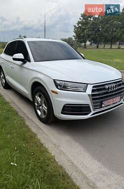 Внедорожник / Кроссовер Audi Q5 2018 в 