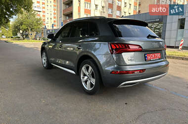 Внедорожник / Кроссовер Audi Q5 2018 в 