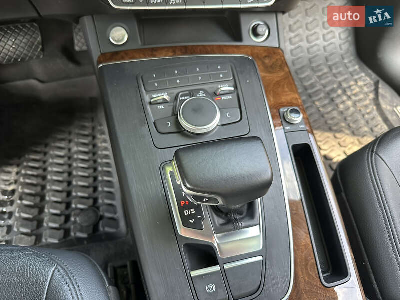 Позашляховик / Кросовер Audi Q5 2018 в Львові