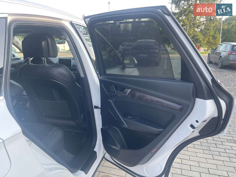 Позашляховик / Кросовер Audi Q5 2018 в Луцьку