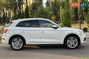 Внедорожник / Кроссовер Audi Q5 2017 в 