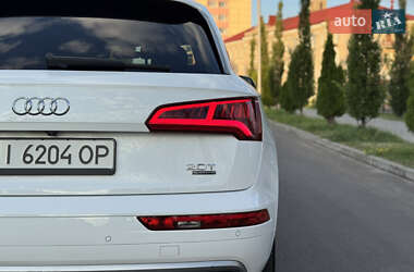 Внедорожник / Кроссовер Audi Q5 2017 в 