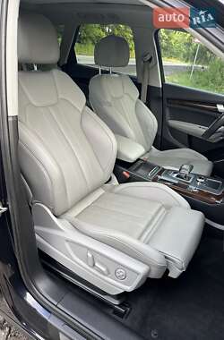 Позашляховик / Кросовер Audi Q5 2018 в 