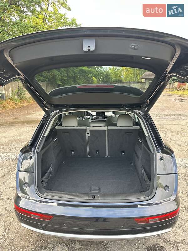 Позашляховик / Кросовер Audi Q5 2018 в Львові