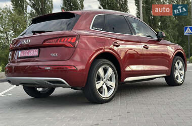 Внедорожник / Кроссовер Audi Q5 2018 в 
