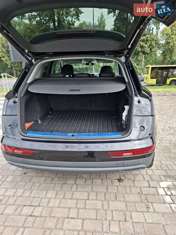 Внедорожник / Кроссовер Audi Q5 2017 в Шептицькому
