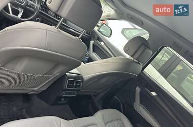 Внедорожник / Кроссовер Audi Q5 2018 в 