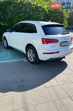 Внедорожник / Кроссовер Audi Q5 2017 в 