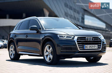 Внедорожник / Кроссовер Audi Q5 2018 в 