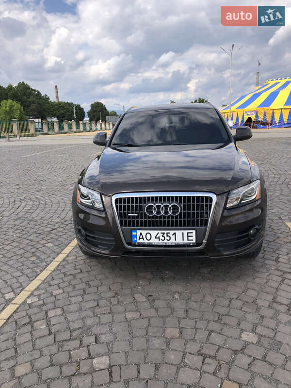 Позашляховик / Кросовер Audi Q5 2010 в Ужгороді