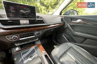 Внедорожник / Кроссовер Audi Q5 2017 в 