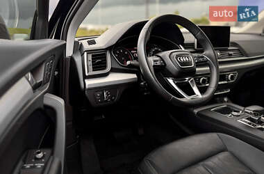 Внедорожник / Кроссовер Audi Q5 2018 в 