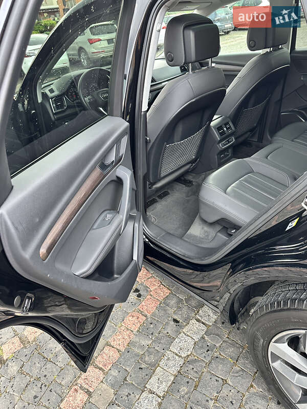 Позашляховик / Кросовер Audi Q5 2021 в Луцьку