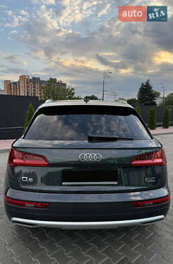 Позашляховик / Кросовер Audi Q5 2018 в 