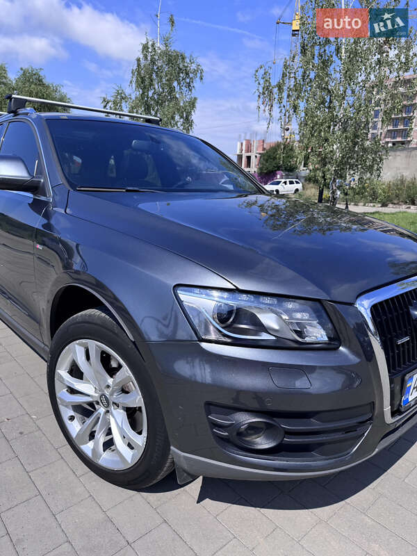 Позашляховик / Кросовер Audi Q5 2011 в Ужгороді