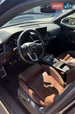 Внедорожник / Кроссовер Audi Q5 2017 в 