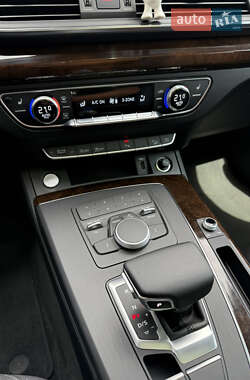 Внедорожник / Кроссовер Audi Q5 2020 в 