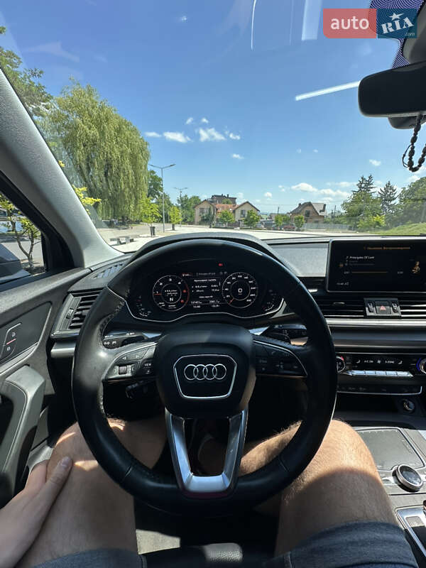 Позашляховик / Кросовер Audi Q5 2017 в Львові