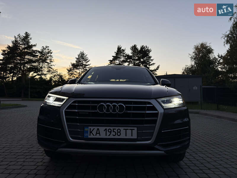 Позашляховик / Кросовер Audi Q5 2018 в Новояворівську