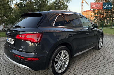 Внедорожник / Кроссовер Audi Q5 2018 в 