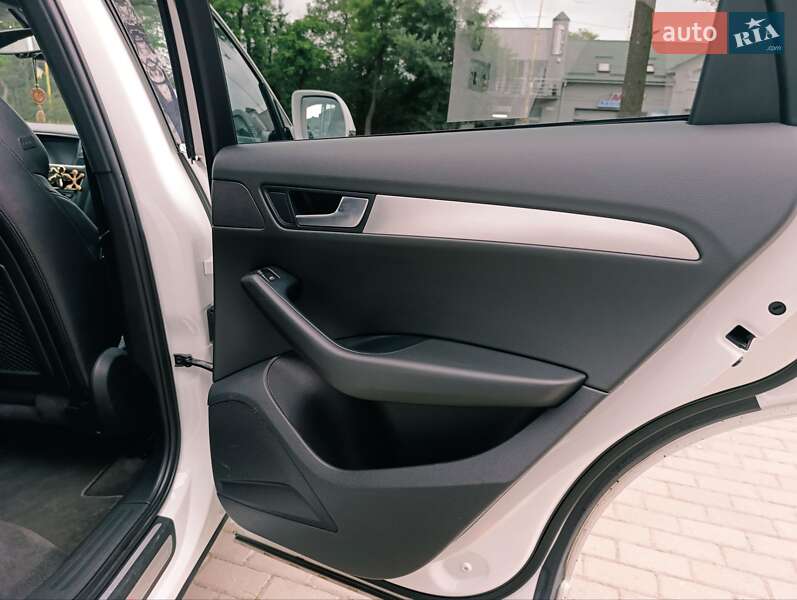 Внедорожник / Кроссовер Audi Q5 2011 в Ужгороде