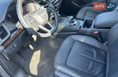 Позашляховик / Кросовер Audi Q5 2018 в 