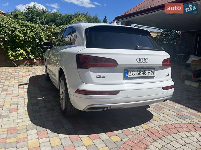 Позашляховик / Кросовер Audi Q5 2017 в Львові