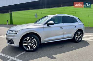 Позашляховик / Кросовер Audi Q5 2018 в 