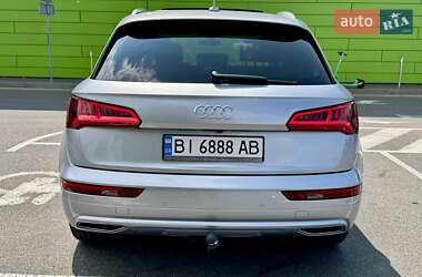 Позашляховик / Кросовер Audi Q5 2018 в 