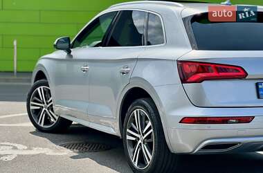 Позашляховик / Кросовер Audi Q5 2018 в 