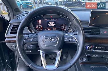 Внедорожник / Кроссовер Audi Q5 2017 в 