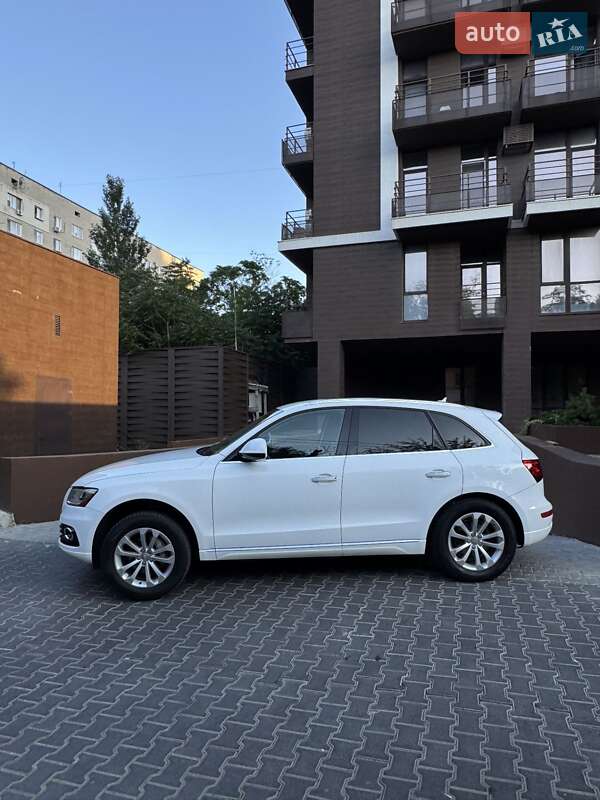 Позашляховик / Кросовер Audi Q5 2015 в Болграді