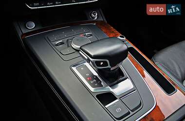 Внедорожник / Кроссовер Audi Q5 2017 в 