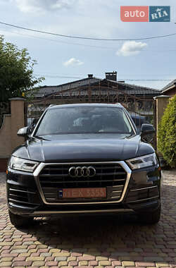 Внедорожник / Кроссовер Audi Q5 2018 в 