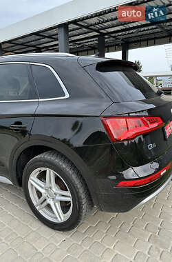 Внедорожник / Кроссовер Audi Q5 2018 в 