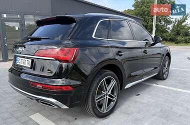 Внедорожник / Кроссовер Audi Q5 2021 в 