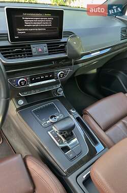 Внедорожник / Кроссовер Audi Q5 2017 в 