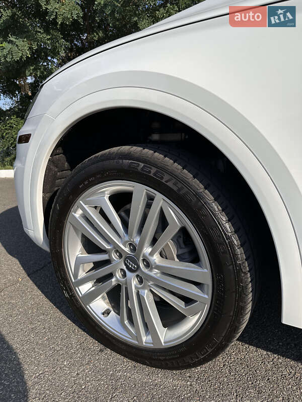 Внедорожник / Кроссовер Audi Q5 2017 в Киеве