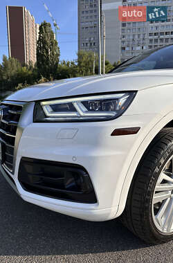 Внедорожник / Кроссовер Audi Q5 2017 в 