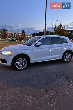 Внедорожник / Кроссовер Audi Q5 2017 в 